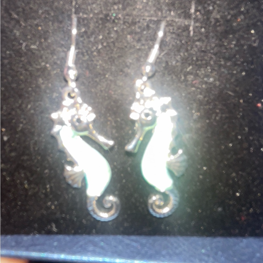 Sea horse dangling earrings